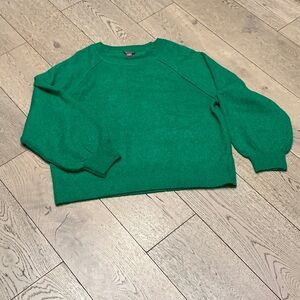 Woman’s Vince Camuto Kelly green pull on round neck sweater. Balloon sleeve.Cute
